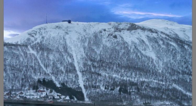 Edel City Apartment Tromsø Exteriör bild